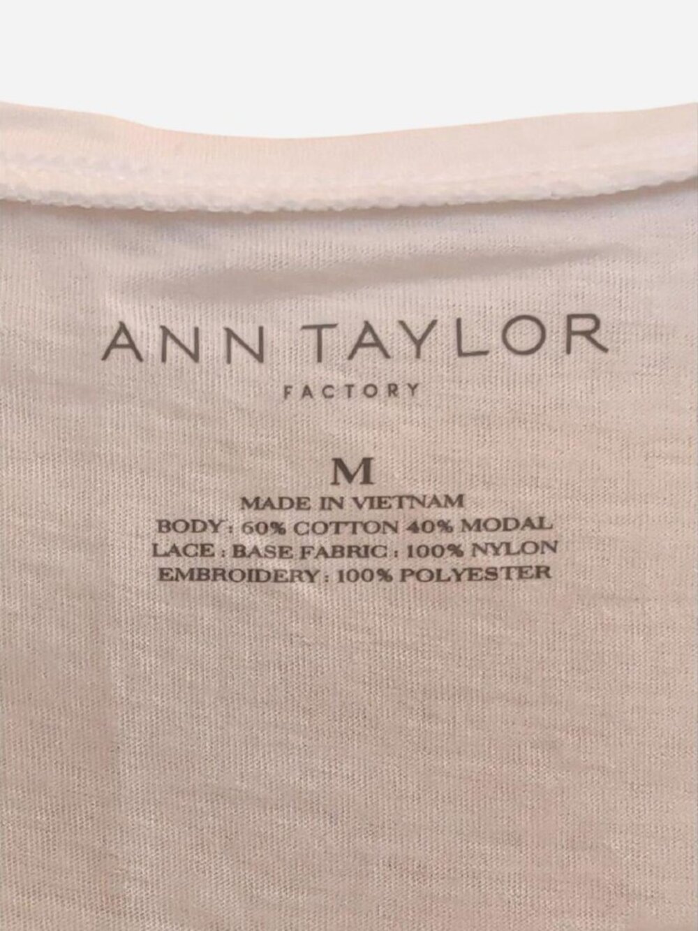 Ann Taylor Factory White Embroidered Scoop Neck Tee Size M - Picture 4 of 5